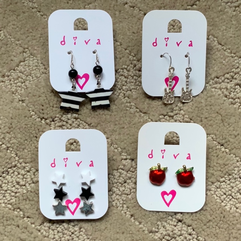 Girls costume jewellery bundle.